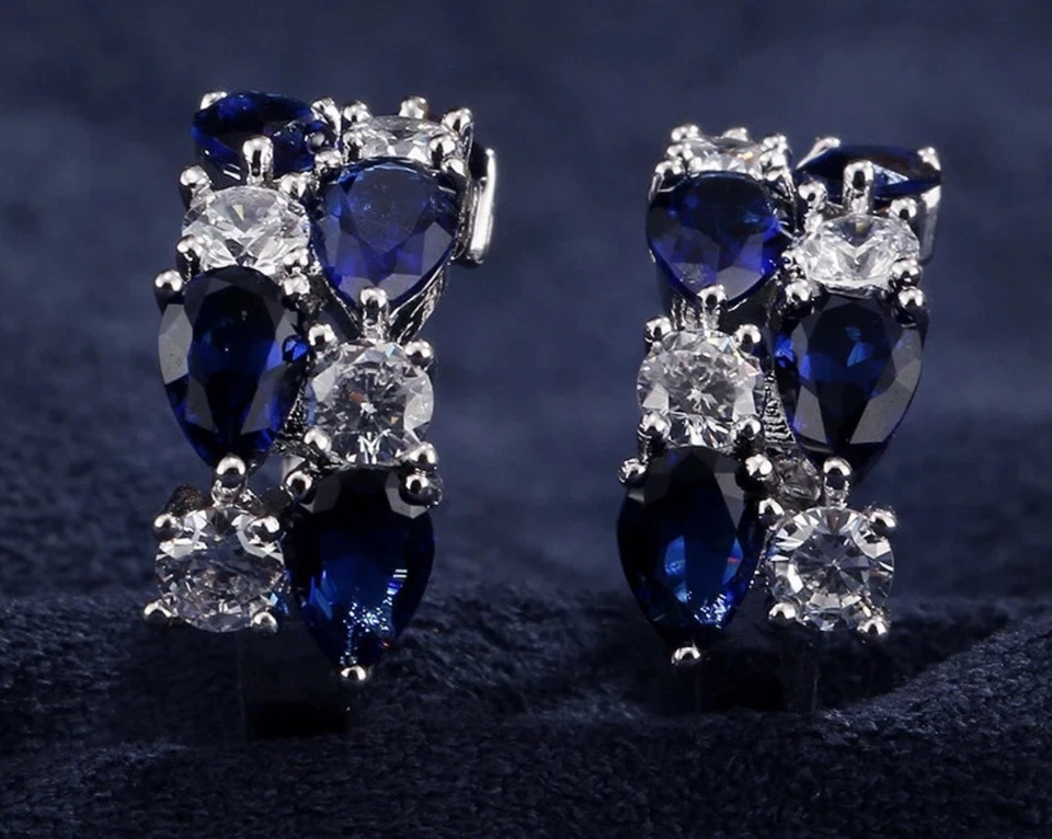 Juego de brazalete y pendientes de tenis de zafiro azul creado en laboratorio rellenos de oro blanco de 18k Foto 4 de 4