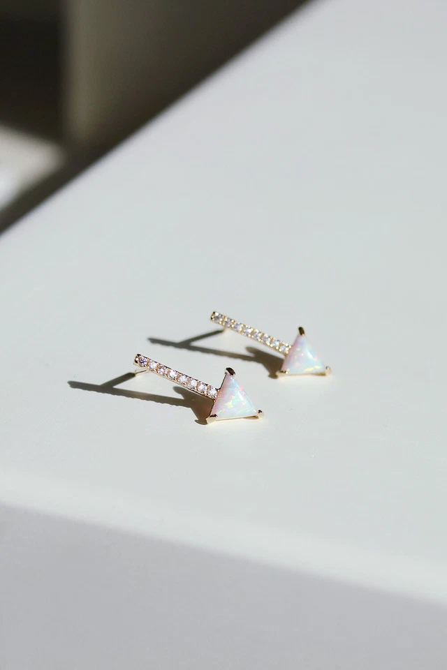 LEEVE Faux Triangle Opal Arrow Bar CZ Stud Earring Korea Fashion Minimalism boho - Изображение 2 из 4