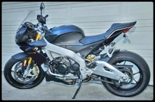 APRILIA RSV4 R (2010/13) TUONO V4 R (2011/13) Snake Skin Tank Grips 62-0015-SS