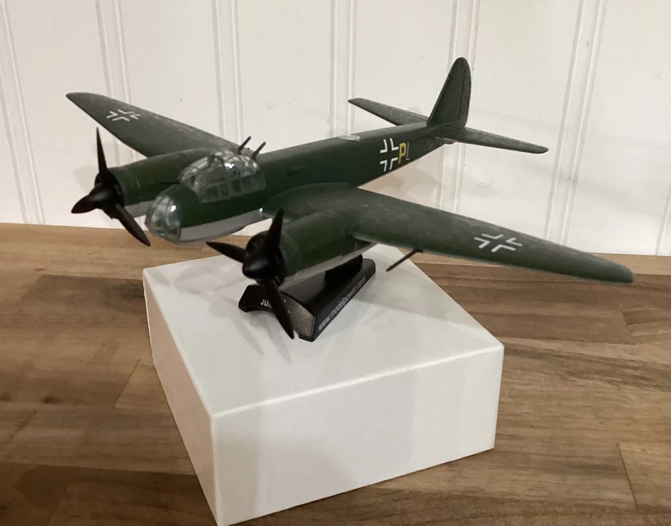 JUNKERS JU 88 Bomber. Die Cast Metal. German WWII. 1:98 scale. - Image 2 of 4