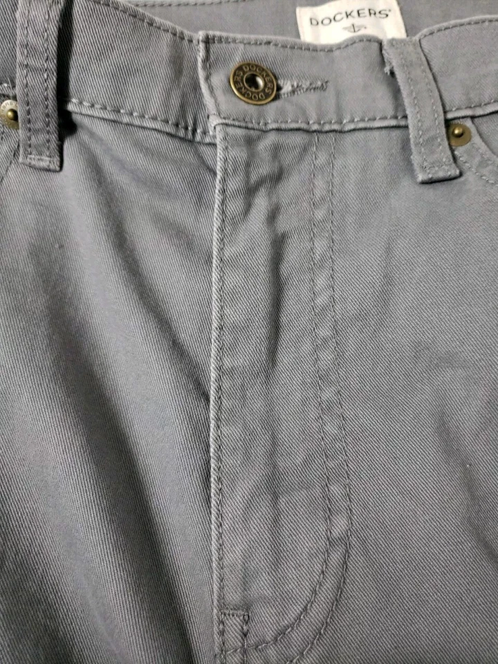 LEVI STRAUSS & CO DOCKERS MEN'S GRAY STRAIGHT FIT 5 POCKET 98 % COTTON 34W 34L - Image 2 of 4