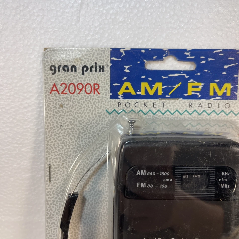 Gran Prix A2090R AM/FM Pocket Radio with Headphone New in Package - Image 4 of 4