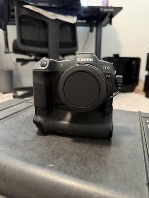 Canon EOS R8 Mirrorless Camera Black w/ Vello Battery Grip & 2 Batteries USB
