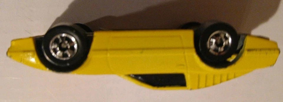 Coche agrietado Nissan 300 ZX amarillo Hot Wheels 1983 vintage diecast 1:64 RARO Foto 4 de 4