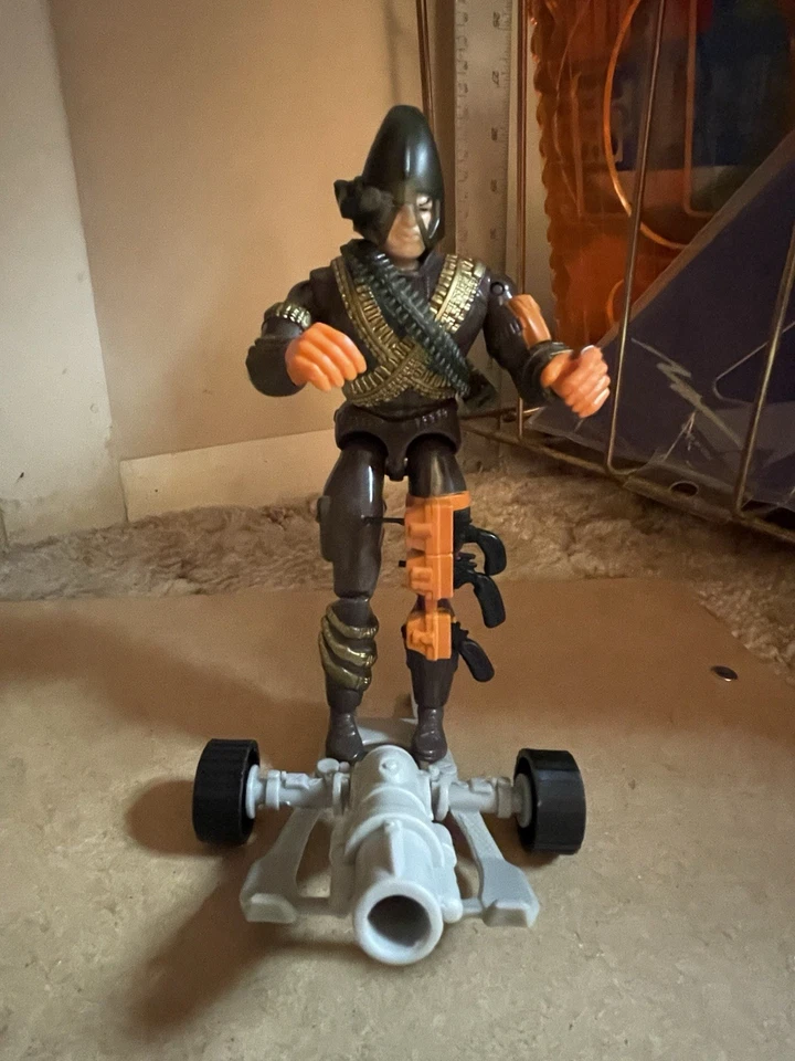 Bullit 1988 COPS N’ Crooks Hasbro Bom Faltando 1 Arma e Escudo no Canhão Funciona - Imagem 2 de 4