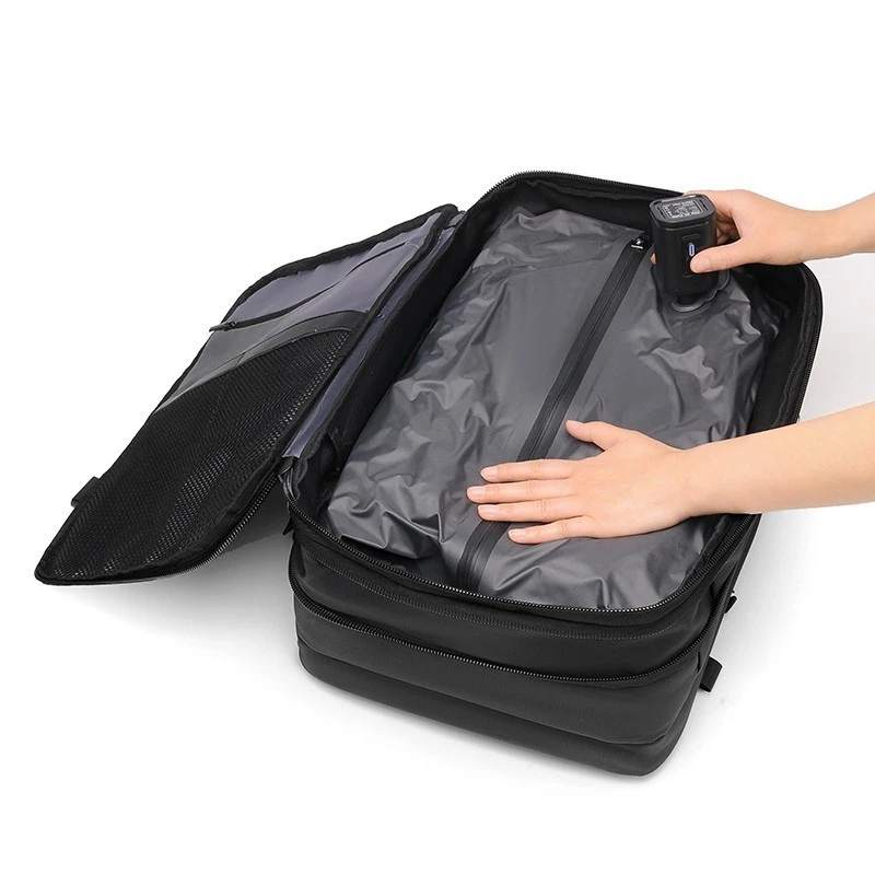 VenturePack Vacuum Travel Backpack – Large Cabin Bag (Fits 17” Laptop) With Pump - Image 4 of 4