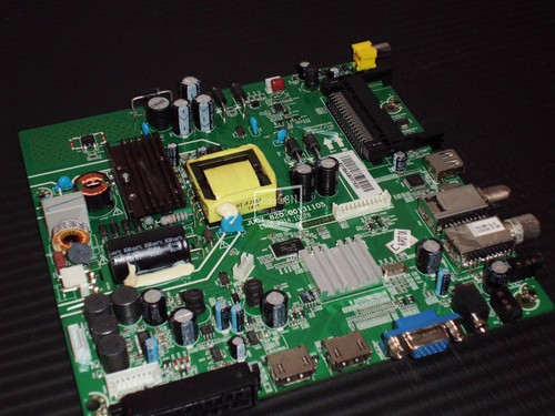 Changhong TV - Mainboard JUC7.820.00131105 *SAT-Tuner* M320X13-E3-L