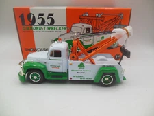 First Gear 19-2070 1955 Diamond T Wrecker Shamrock Towing 1:34 Scale