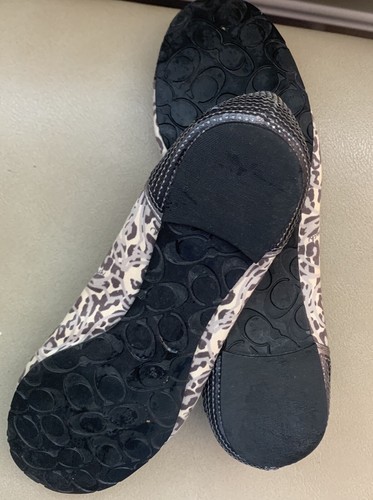coach grey flats 8.5. Casual Cheetah Prints and Sequins. Gently Used - 第 4/5 張圖片