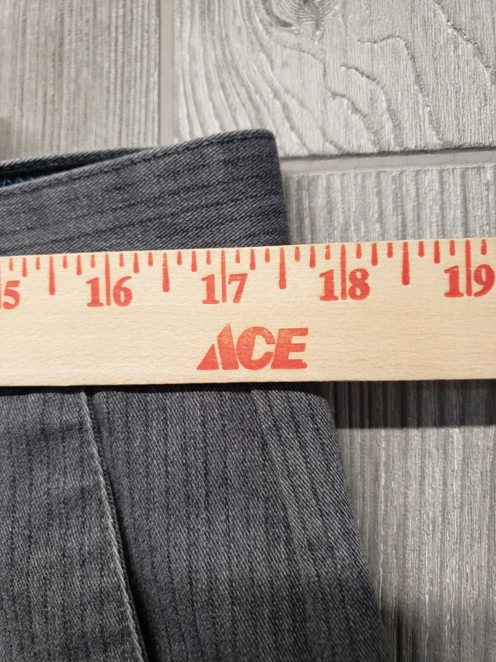 Volcom Shorts Mens 34 Corpo Class Chino Gray Striped 9" Surf Skate Street Wear - Image 4 of 4