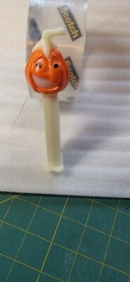 PEZ Halloween Pumpkin Glow In Dark - gid stem - Loose - hungary