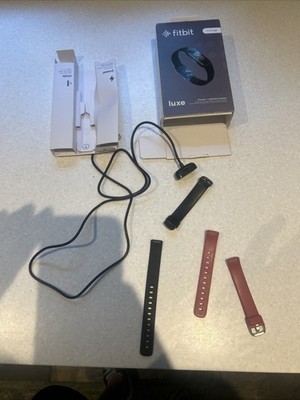 Fitbit Luxe Zubehör schwarz & pink Armband und Ladegerät mit Box gebraucht und neu