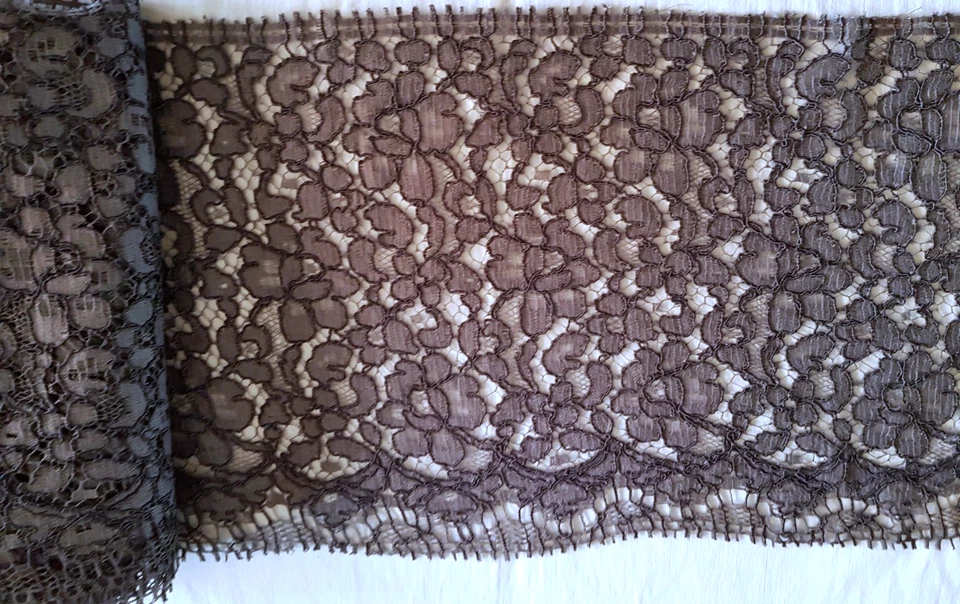 Dentelle de CALAIS début XXe - 415 cm x 25 cm - Photo 3/3