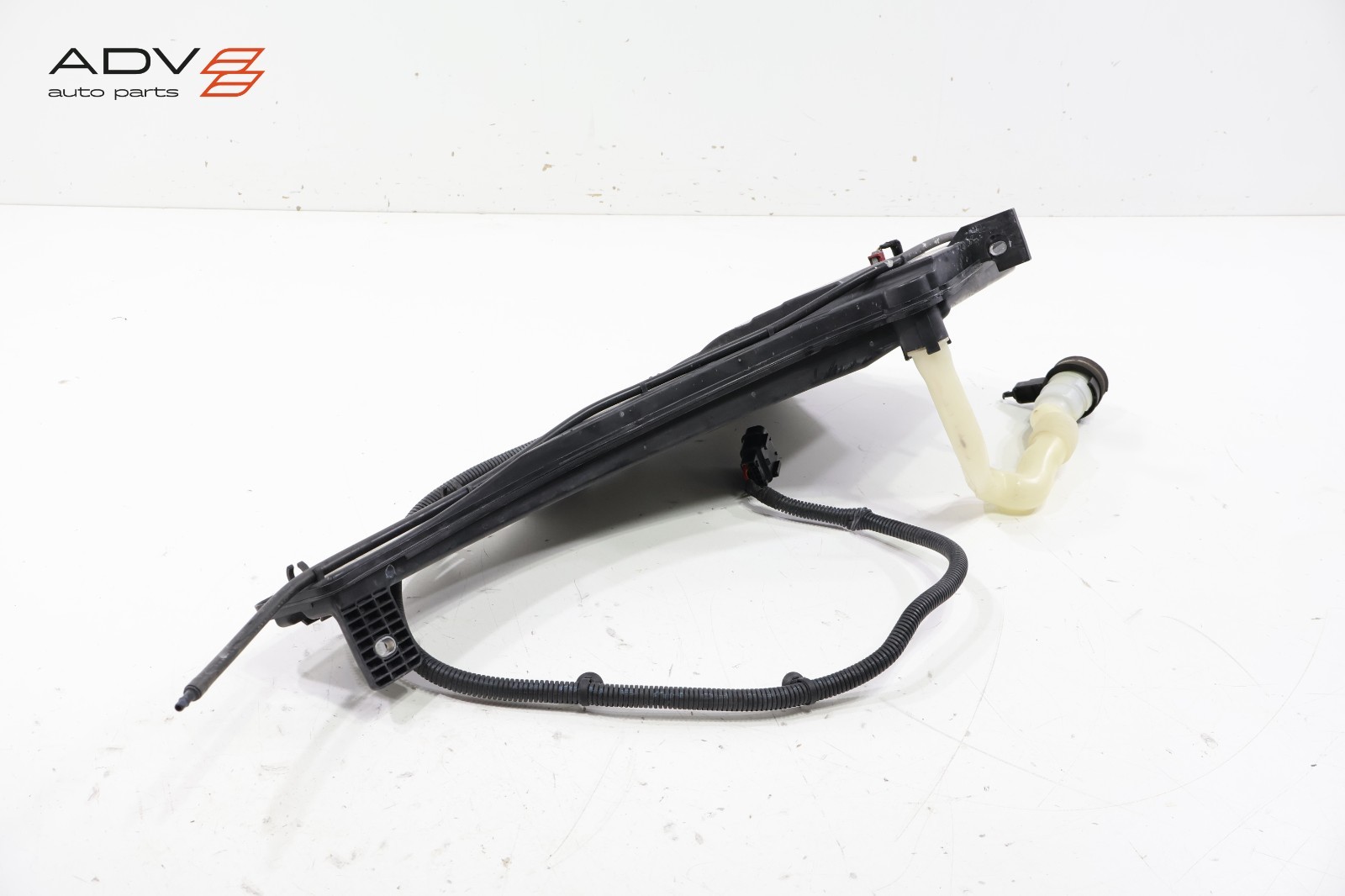 2014 - 2024 MASERATI GHIBLI WINDSHIELD WASHER RESERVOIR TANK BOTTLE W/ PUMP OEM