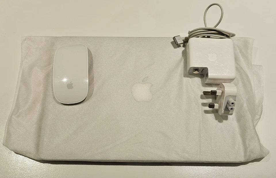 APPLE MACBOOK PRO 13" INTEL CORE i5 2.6GHz 2014 256GB SSD 8GB RAM BUNDLE - Image 3 of 4