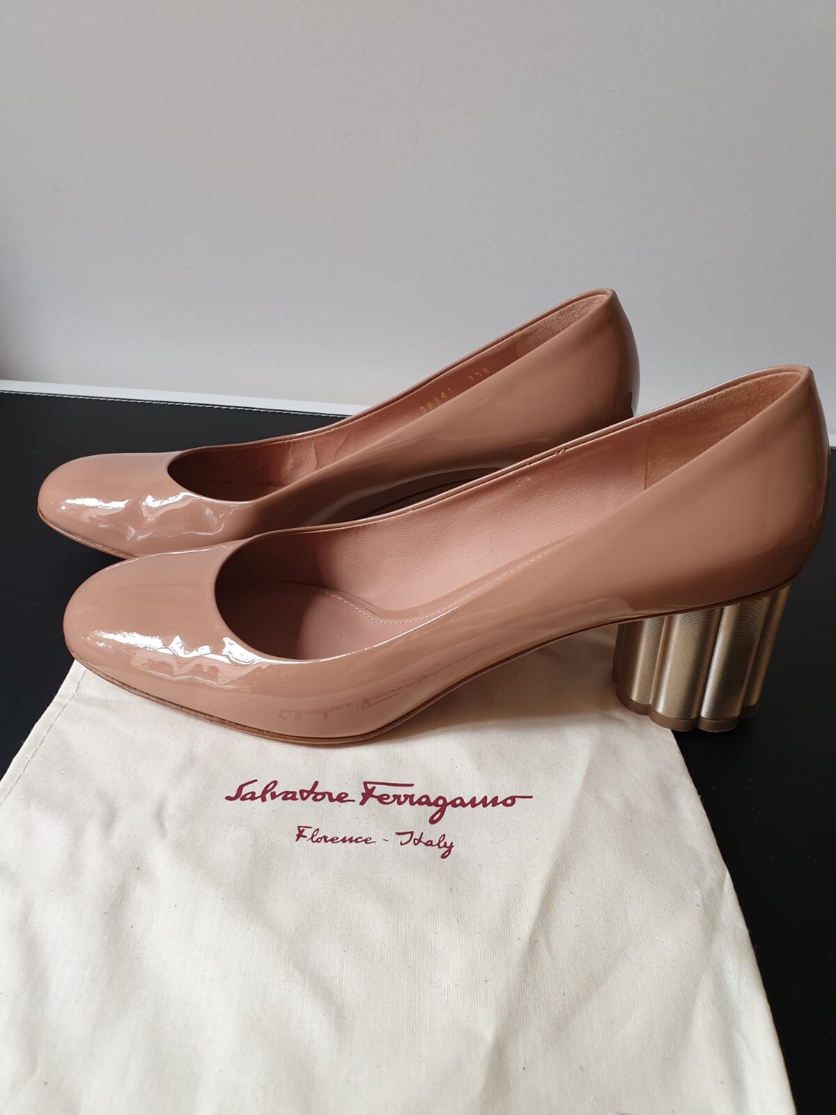 Salvatore Ferragamo Patent Pink Lucca Gold Flower Heel Pumps EU40 US9.5  UK7.5