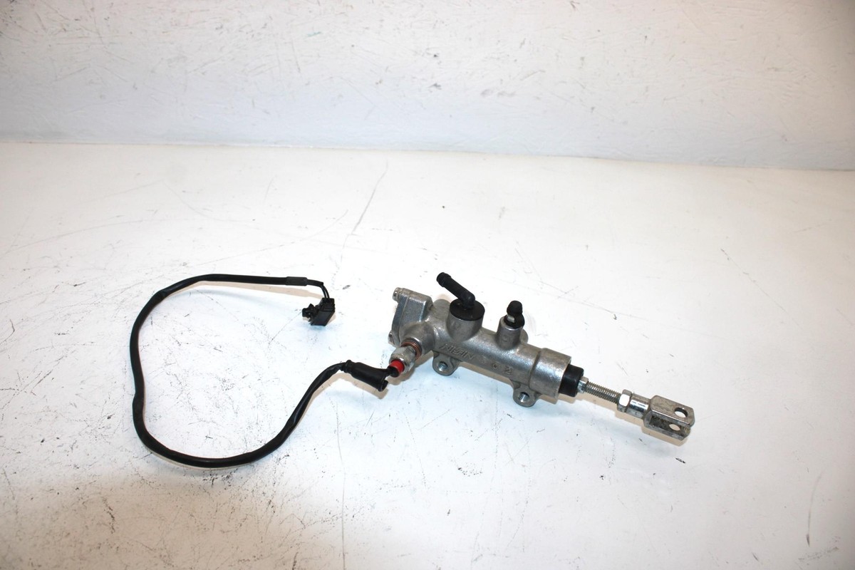 14 Can-am Outlander Max 400 Efi Oem Rear Brake Master Cylinder