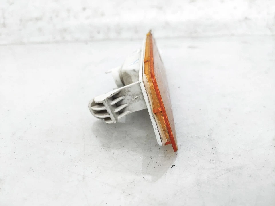 Lámpara de estacionamiento marcador lateral pasajero Volkswagen Tiguan 2018-2024 5C5-945-072-B Foto 3 de 4