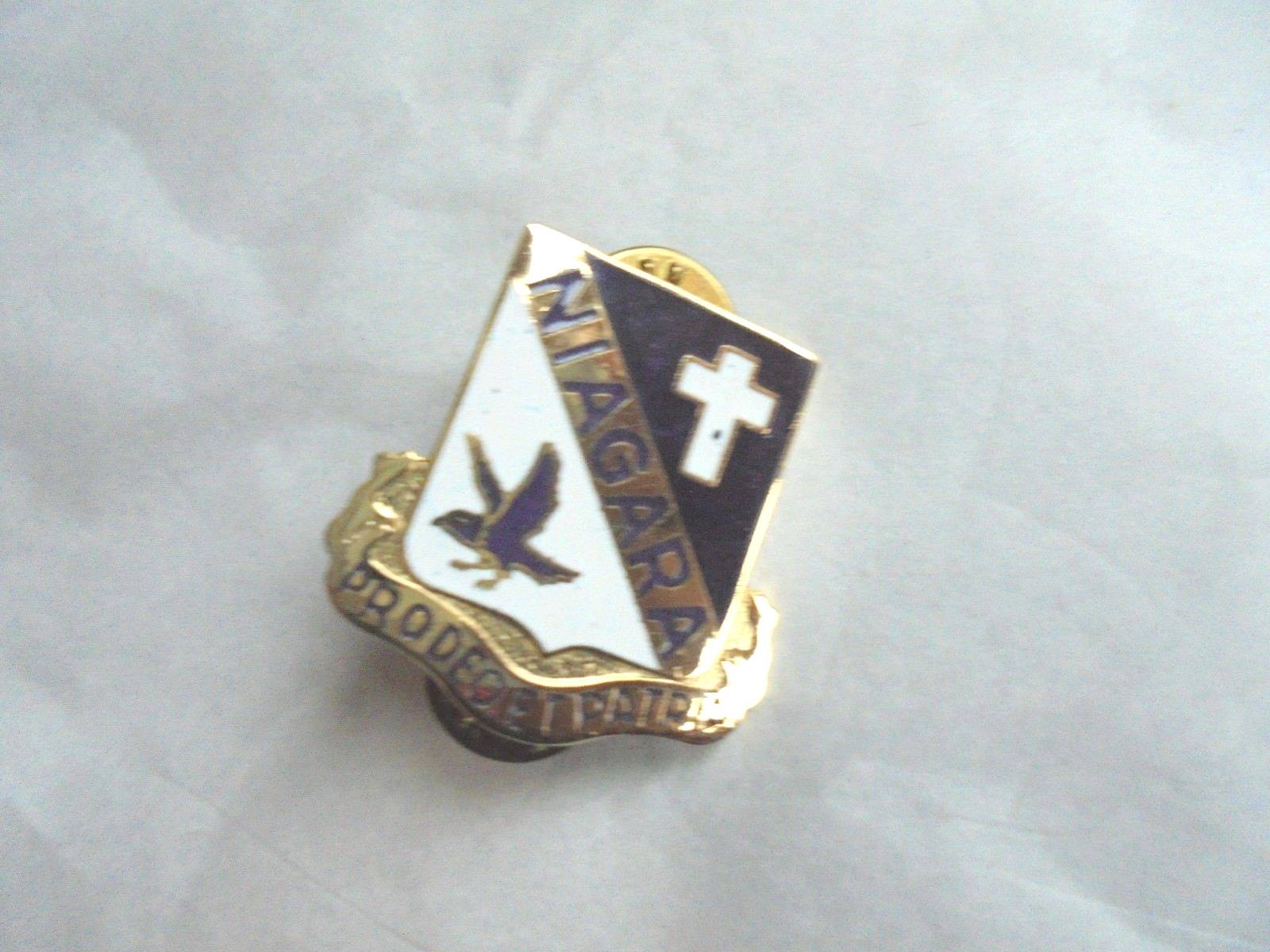 Cool Vintage Niagara Pro Deo Et Patria Military Crest DUI Pin Pinback
