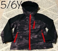 Snozu Boys Softshell Jacket Black/Gray Camo Red zipper Size 5/6 years