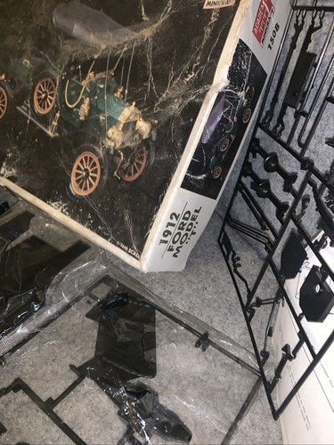 Academy Minicraft 1912 Ford Model T 1/16 Scale Model Kit #1508 - Picture 10 of 10