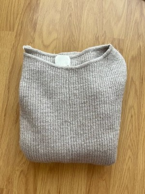 H&M Pullover mit Rüschen / Ausgestellt