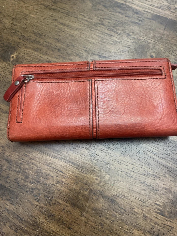 Cartera Fossil Maddox de cuero rojo con cremallera alrededor SL3290 Foto 3 de 4