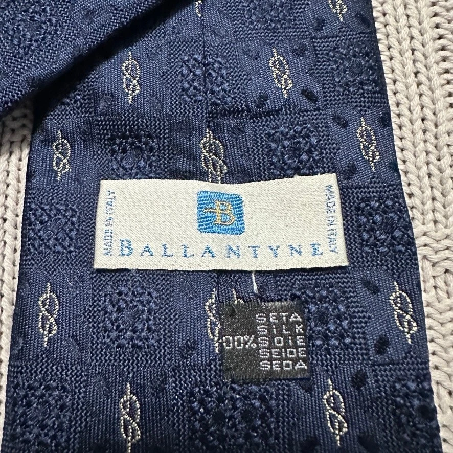 Corbata de seda italiana azul marino Ballantyne Foto 3 de 4