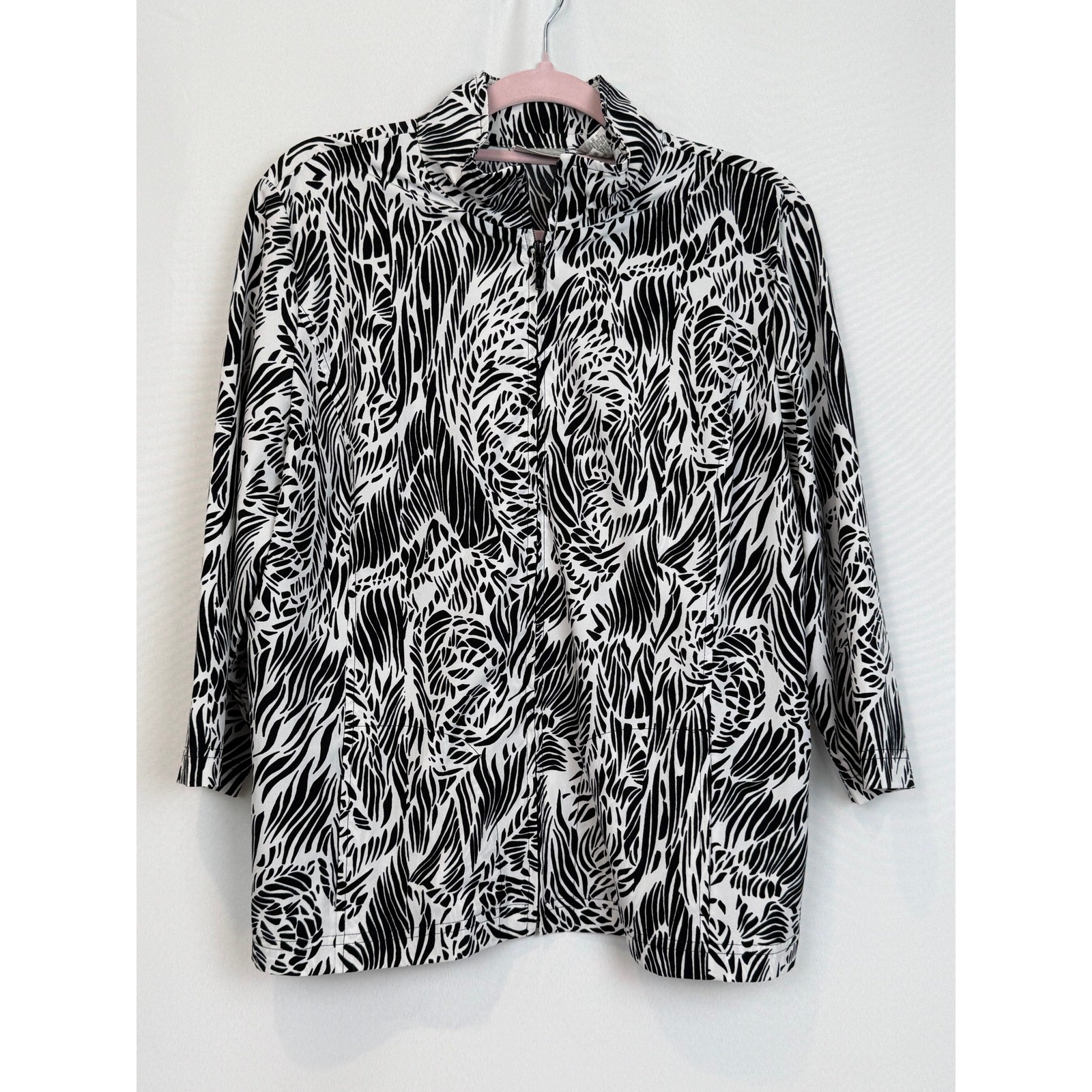 Zenergy by Chicos Black White Abstract Print Zip Jacket Womens Size 2 Large