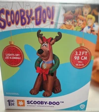 Gemmy 3.2ft Tall Scooby Doo w/ Wreath Christmas Inflatable