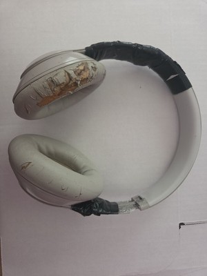 Beats Studio Pro 2023 Sandstone (READ DESCRIPTION)