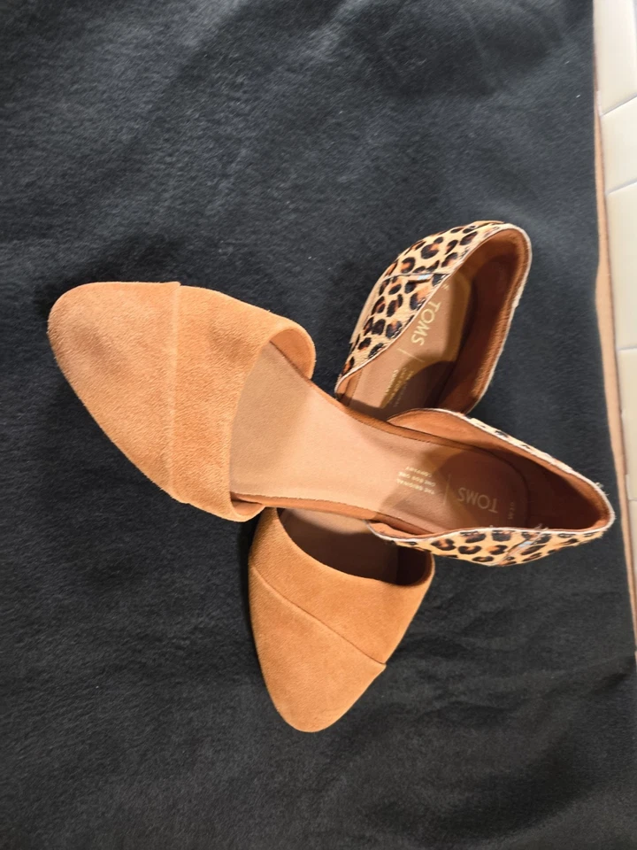 TOMS Women's Slip-On Flats Leopard Print Pointed Toe Beige Brown Suede Size 10 - Image 1 of 4