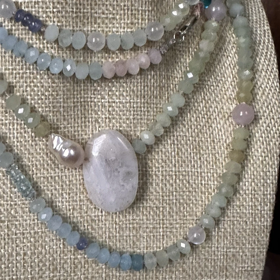 Collar aguamarina facetada (berilo) Foto 3 de 4