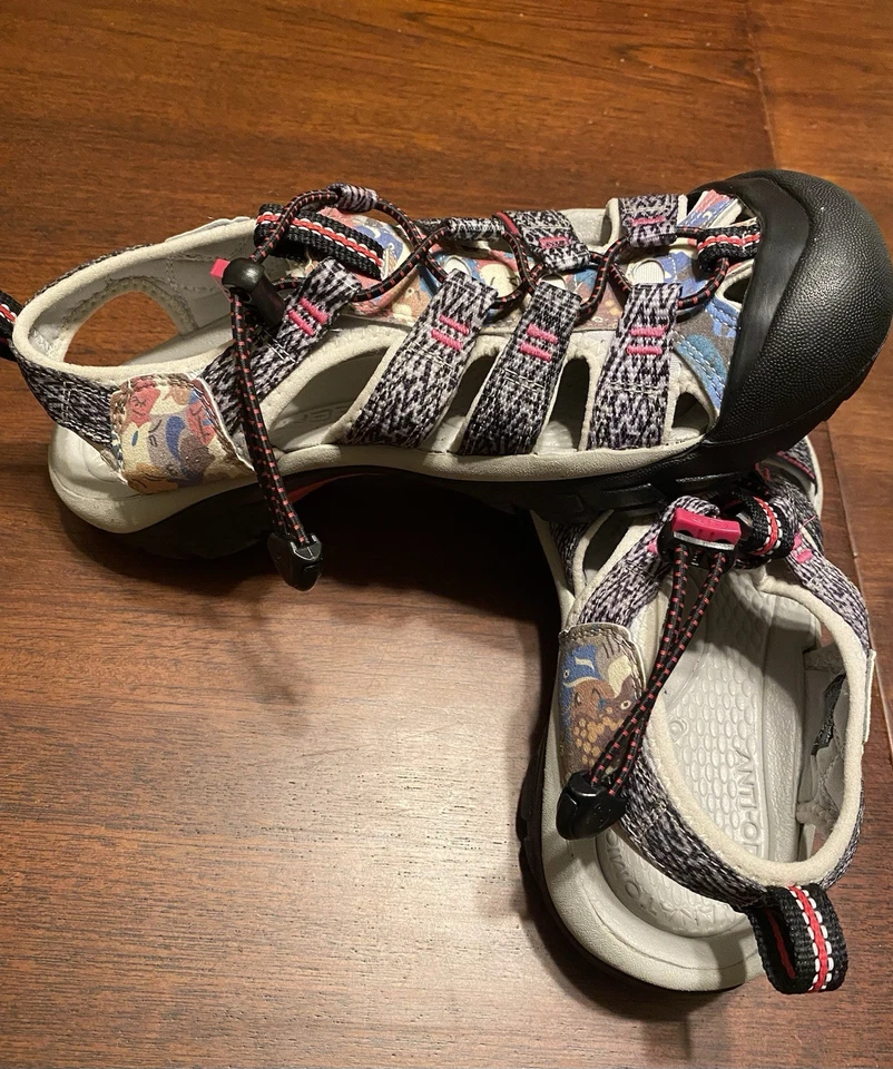 Keens Newport Women’s Size US 7.5 Blk/Wht/Pink/Blue Excellent Condition - Image 3 of 4