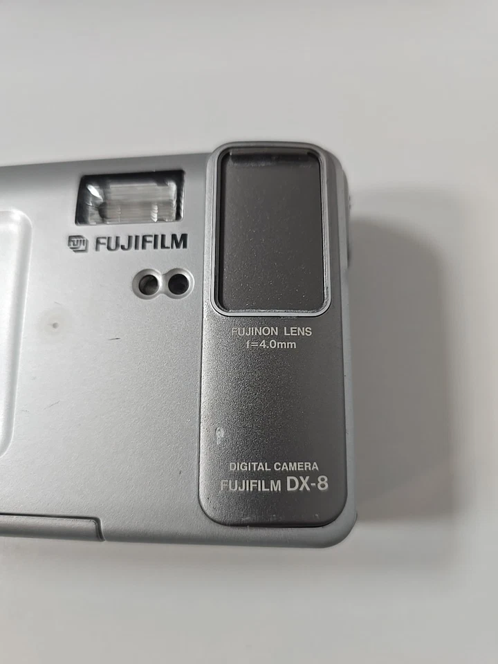 Fujifilm Digital Camera DX-8 0.4MP Silver - Image 3 of 4