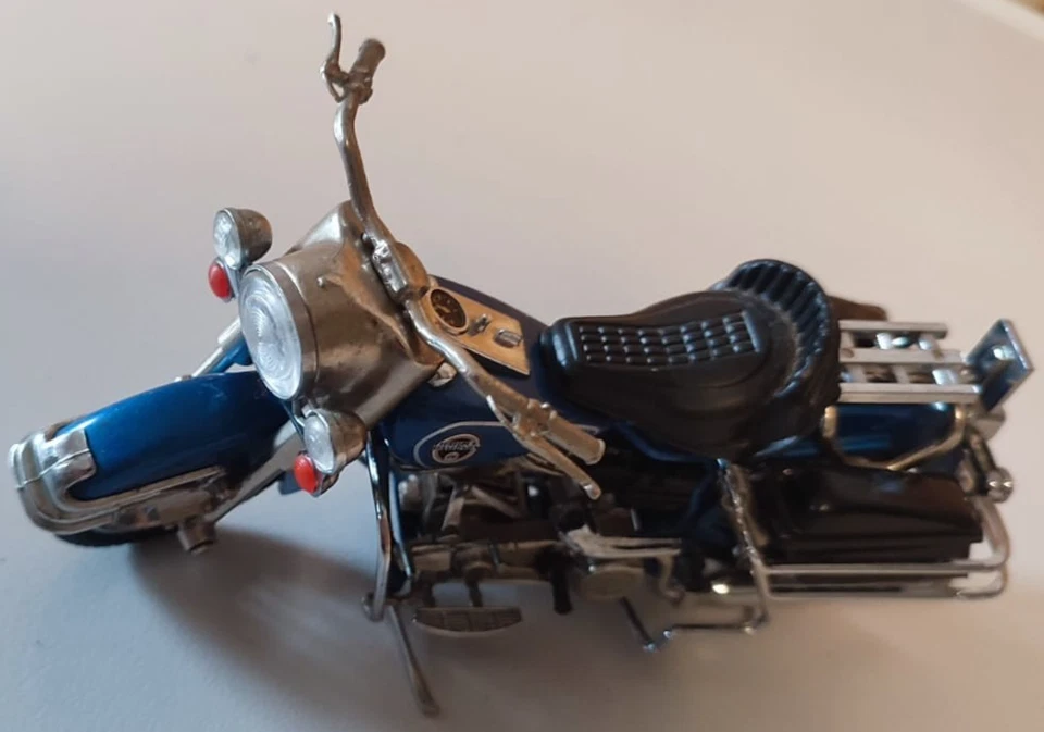 Harley Davidson Electra Glide Blau-Metallic 1:15 Motorrad-Modell Matchbox 1992 - Bild 4 von 4