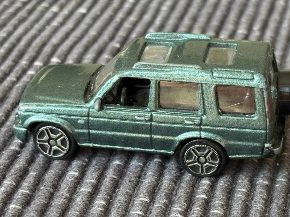 Motor Max 2004 Land Rover Discovery Metallic Dark Green 1:64 Diecast  - Image 2 of 4