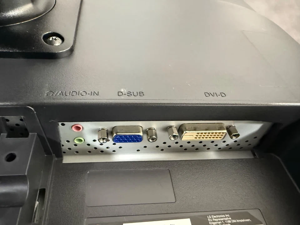 LG Flatron E2210PM-SN 22 Zoll TFT Monitor, 1680x1050, 5ms, VGA, DVI, Audio (mk) - Bild 4 von 4