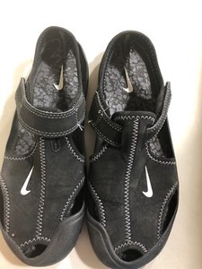 black nike water shoes