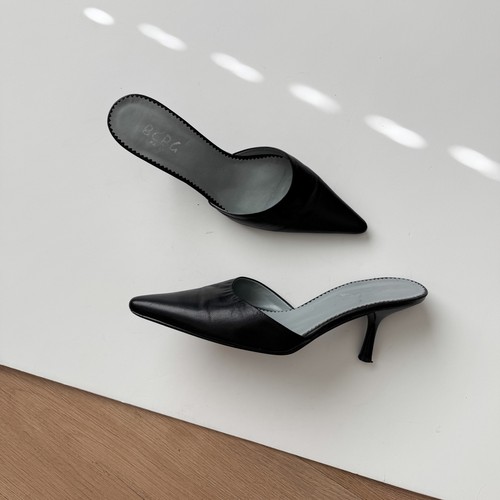 Y2K BCBG Paris Black Leather Pointed Toe Kitten Heel Mules 7B Slip On Shoes