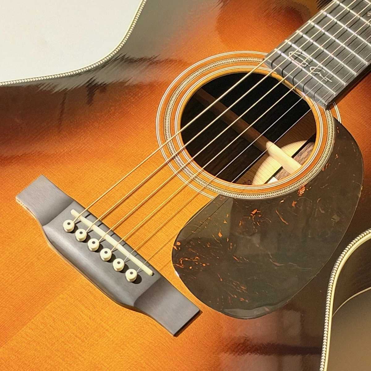 Martin 000-28EC Sunburst usado 2024 Japón