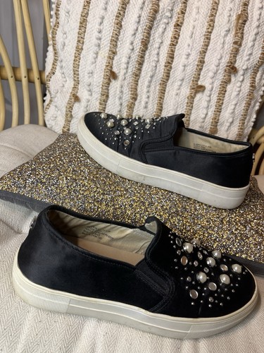 Steve Madden Glamour Sz 8.5 Black With Faux Pearls & Silver Studs Sneakers - Picture 2 of 8