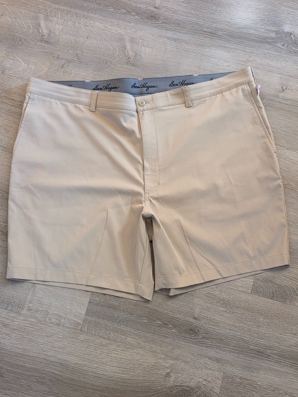 Ben Hogan Men's Size 46 Golf Shorts Tan Lightweight 7" Inseam Stretch Waistband