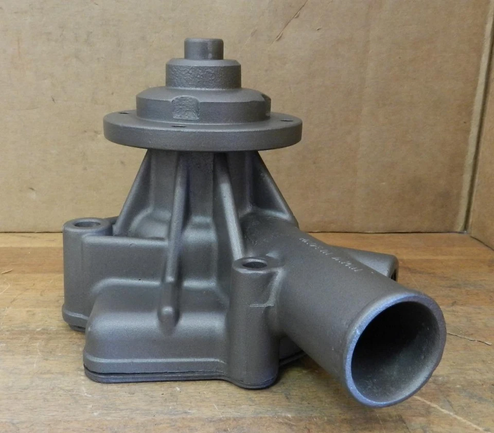 Bomba de agua reconstruida Datsun 411 R16 1966-67 1,6 L 4 cilindros con ventilador piloto de 2-1/4" Foto 3 de 4