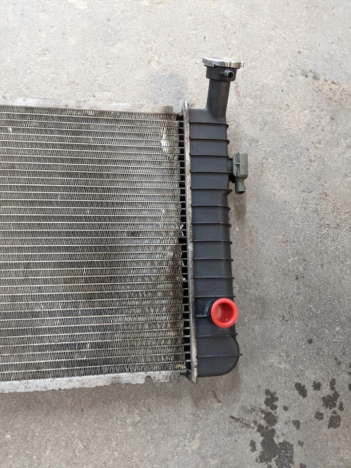 Used Radiator fits: 1991 Chevrolet Lumina car AT 3 speed opt MD9 Grade A Foto 4 de 4
