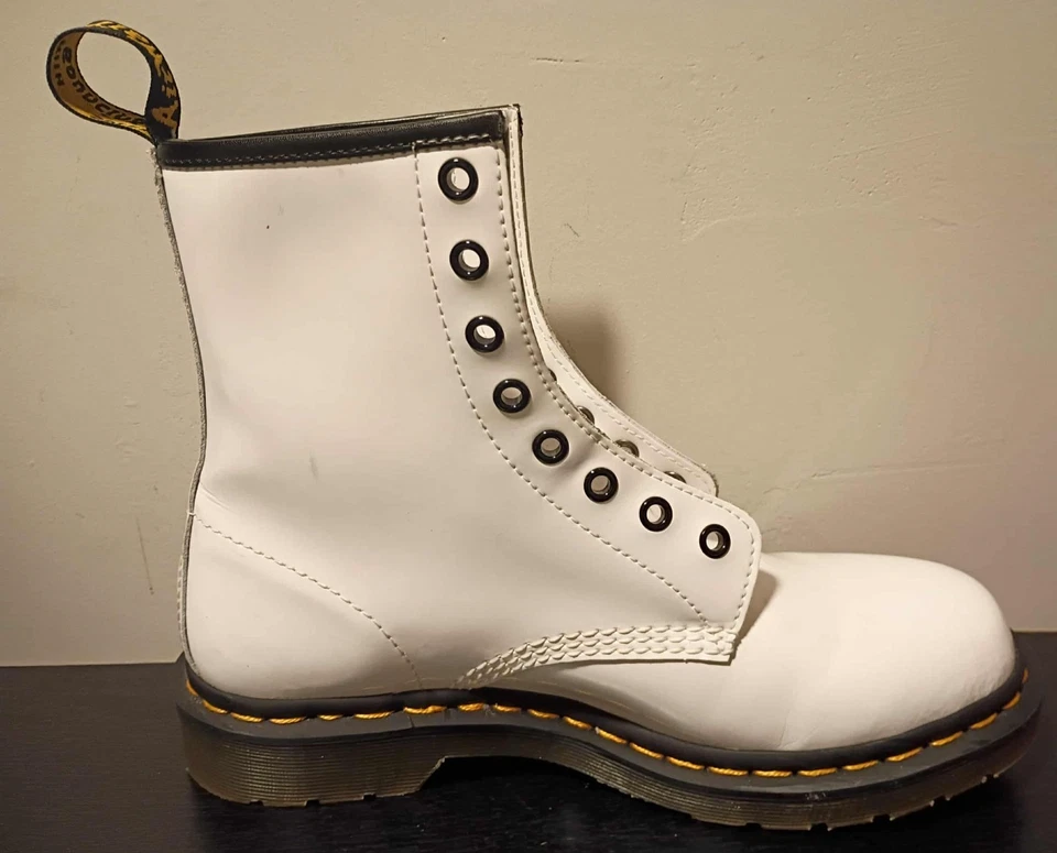 Botas para mujer Doc Marten 11821 US-9 blancas brillantes estilo combate punk usadas en excelente estado  Foto 4 de 4