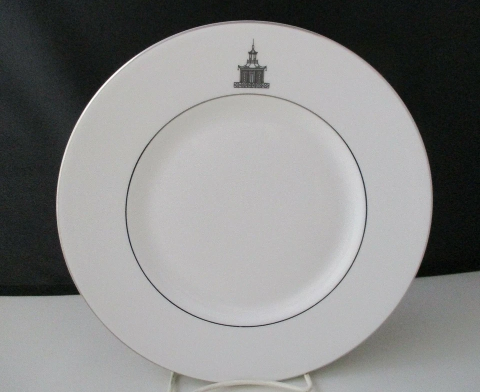 WEDGWOOD / VERA WANG ACCENT PLATE - PAGODA PLATINUM - 9" 0607E