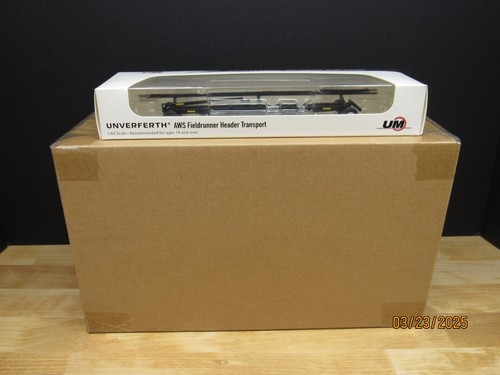 1/64 Case IH AF11 Combine 2024 Farm Show Chase w/ Black Unverferth Header Cart - Picture 16 of 17