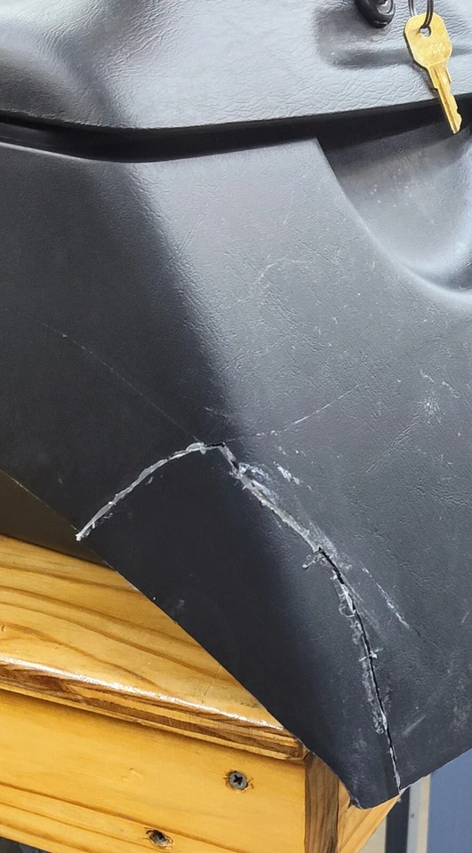 03-06 Chevy SSR Pair LH&RH Bed Mounted Storage Boxes (Saddlebags) w/ Lids & Keys - Изображение 3 из 4