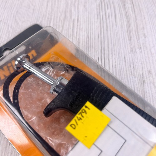 Genuine NEW Nikon AR-7 Double Cable Release - Picture 2 of 3